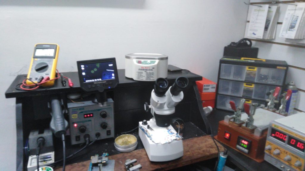 MESA DE TRABAJO PARA REPARACIÓN DE CELULARES.